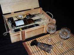 Dřevěná opálená krabice na 3 lahve vína