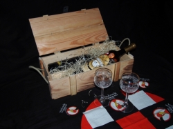 Dřevěná opálená krabice na 2 lahve vína